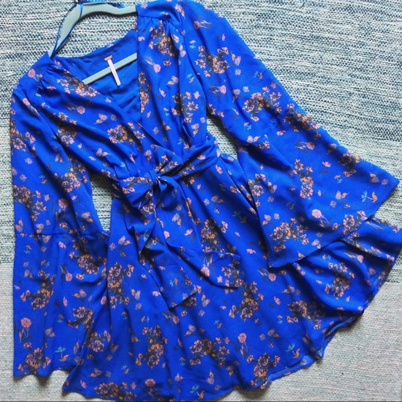 Free People Dresses & Skirts - Free People Bell Sleeve Floral Dress